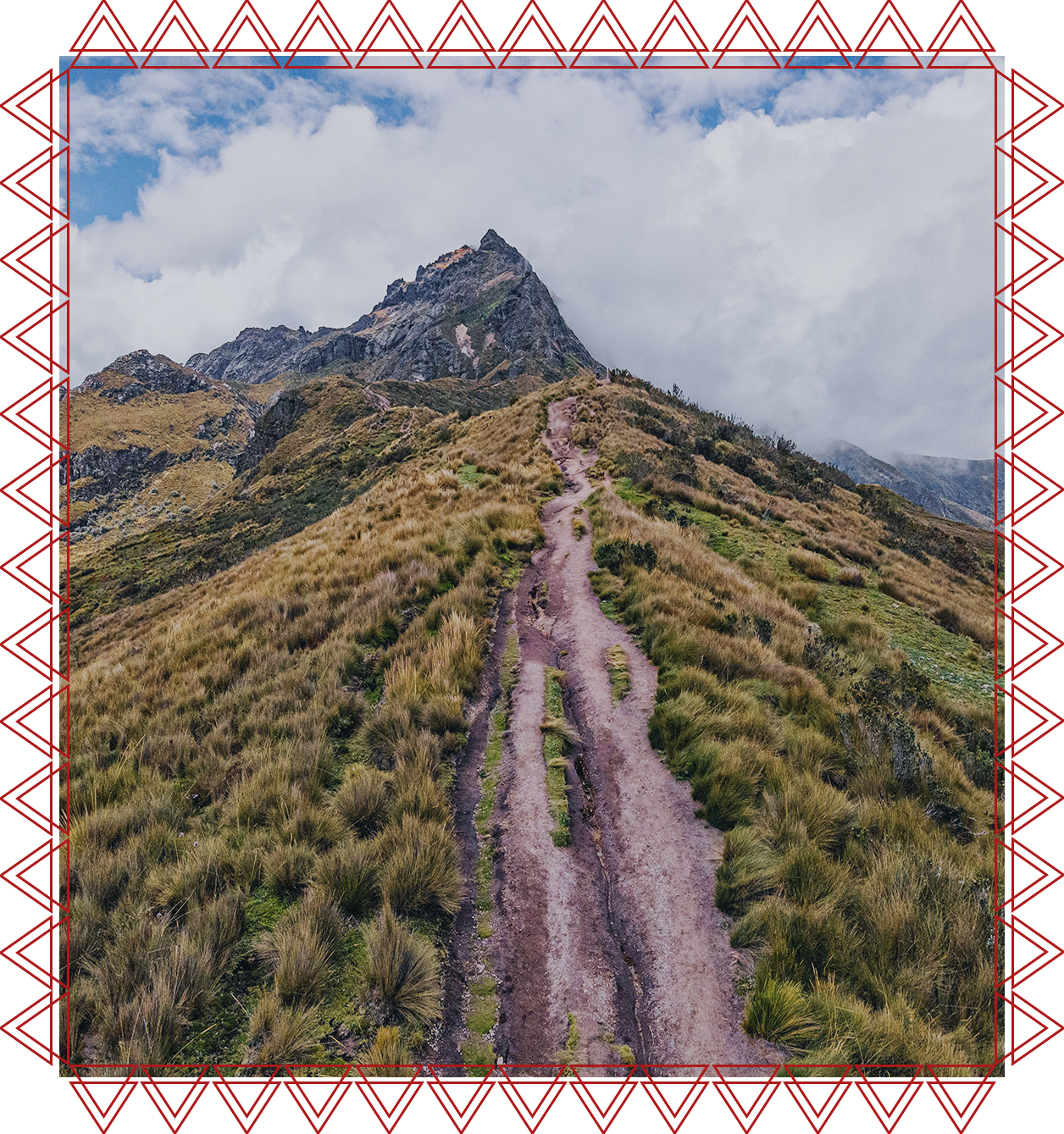 IACFS Schamanisches Wissen - Eine Reise nach Peru - Liebe die Erde wie deine Mutter - Ein Weg führt auf einen Berg in Peru